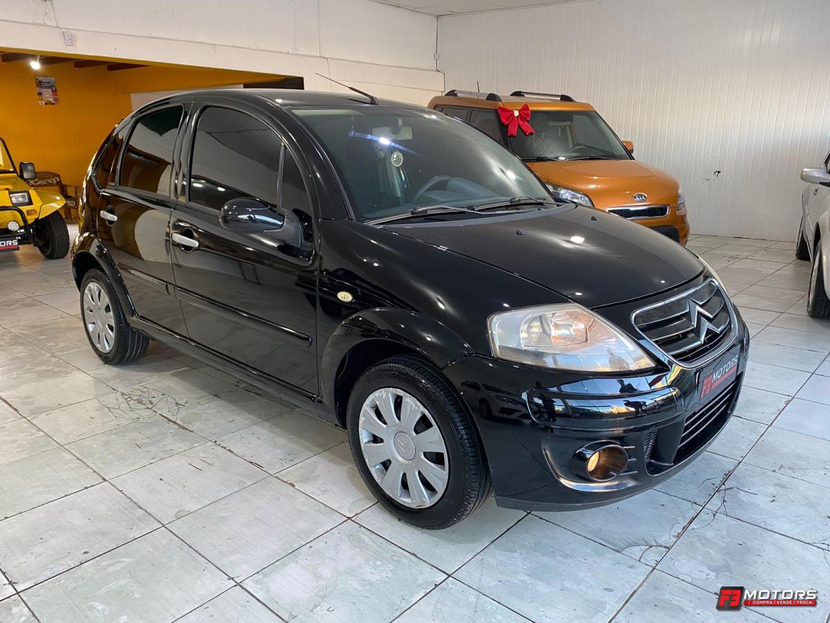 Quem vir olhar, vai ser paixão a primeira vista, carrinho muito bom de andar e LACRADO! 
