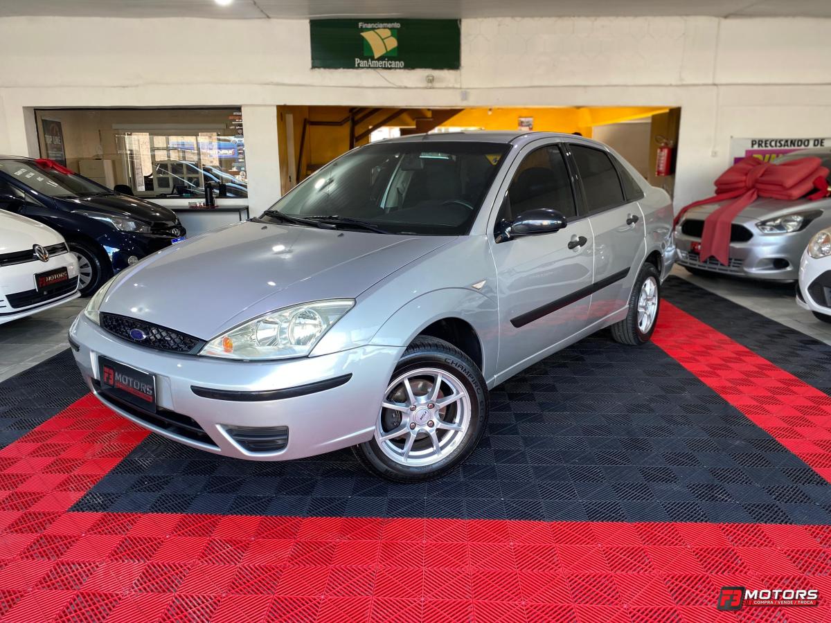 FOCUS SEDAN - 



