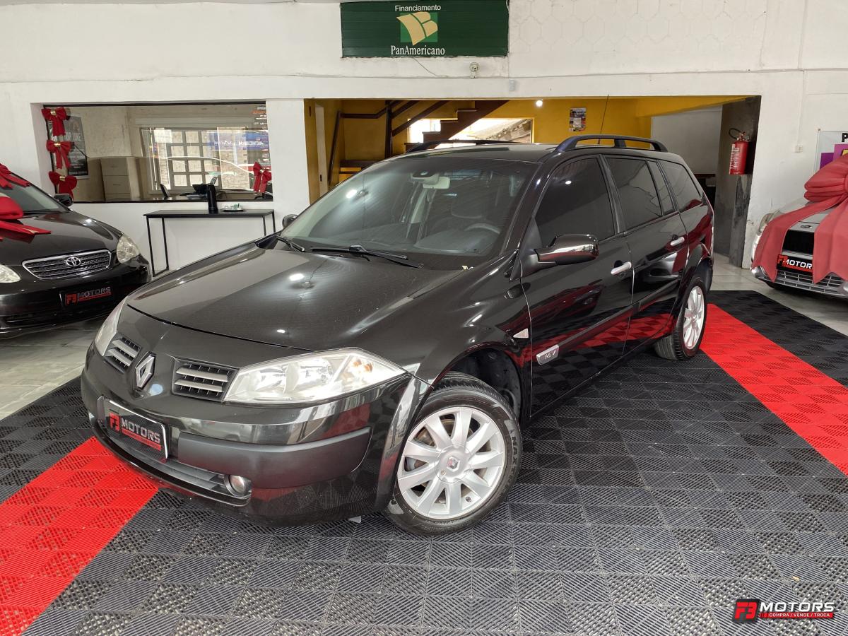 Para quem procura conforto e espaço gastando pouco! muito inteira! Apenas 159 mil km originais, manual e chave cópia! 
